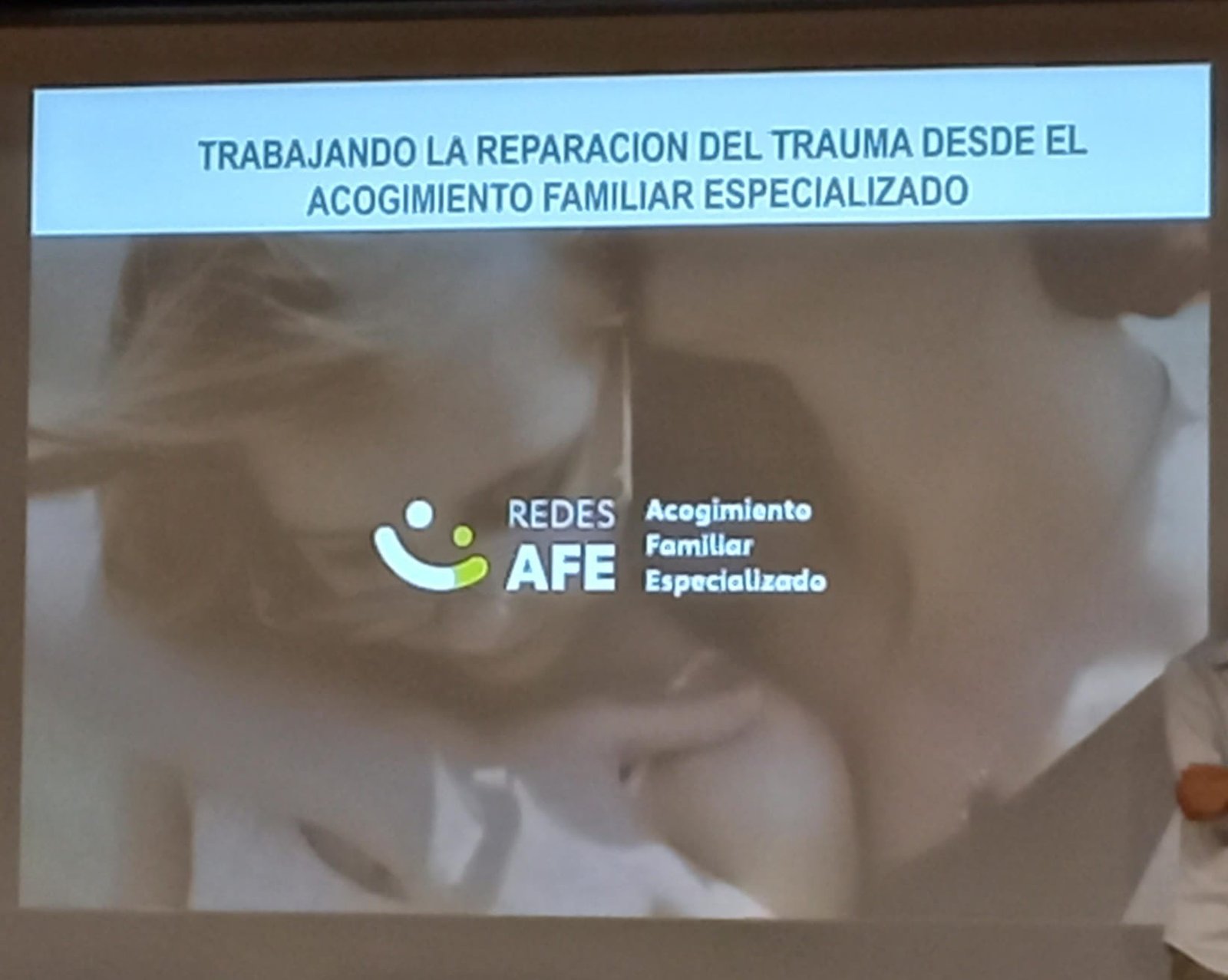 CARTEL DE LA JORNADA EN LA PRIMERA DIAPOSITIVA DE UNA PRESENTACIÓN